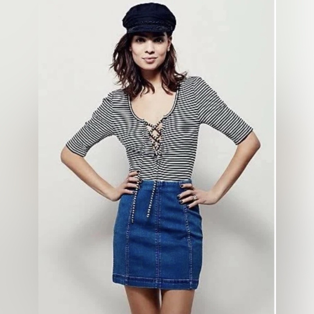 EUC! FREE PEOPLE Modern Femme Stretch Denim Blue Pencil Style Mini Skirt sz. 6